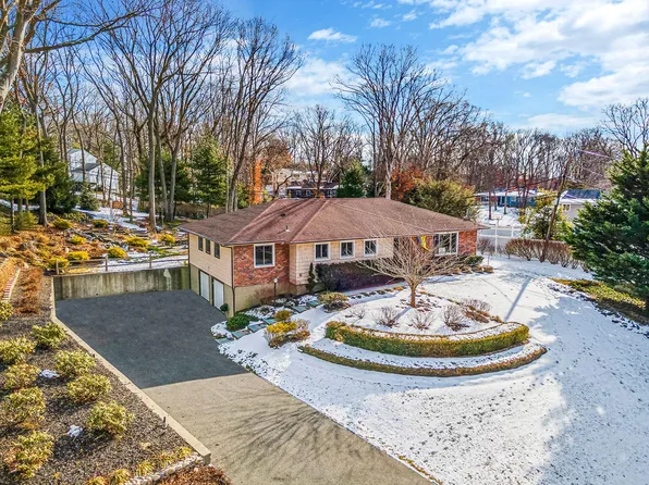 19 Burham Drive, Smithtown, NY 11787