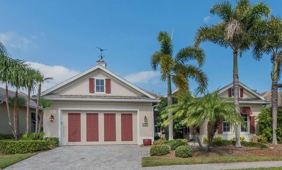 Welcome to this beautiful courtyard home!