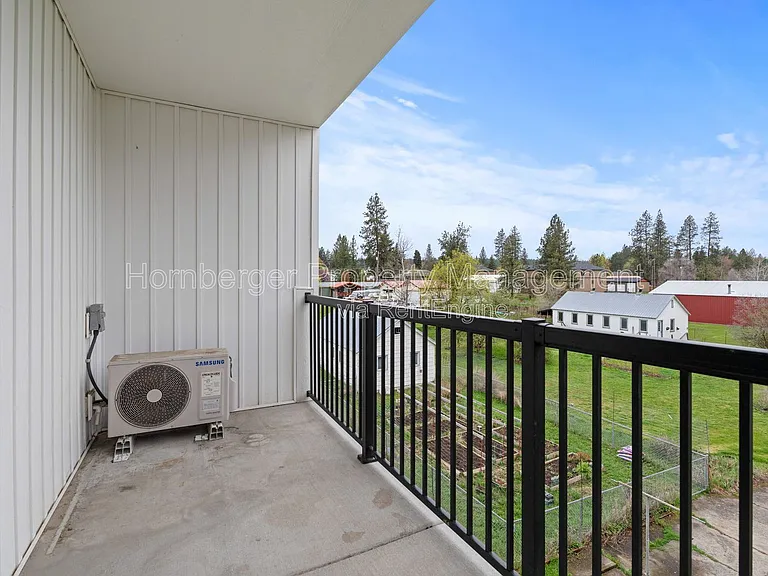 4th Ave Apartments — Photo 13