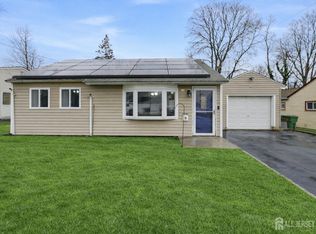 27 Glenville Rd, Edison, NJ 08817