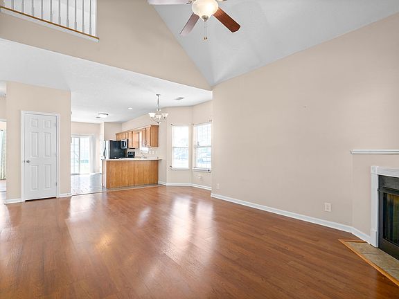 3rd image of 132 Alexander Blvd
