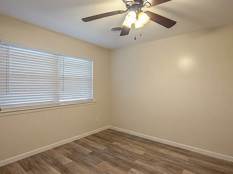 5060 Swallow Dr — Photo 3
