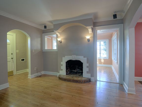 2nd image of 6929 Oak St