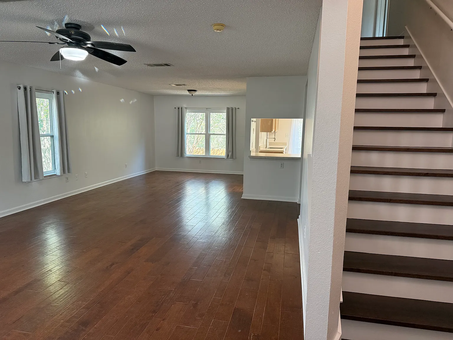 3 bed, 2.5 bath, 2136 sqft, $2,800 — Photo 1