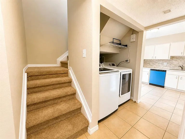 5104 Springwater Ct — Photo 17