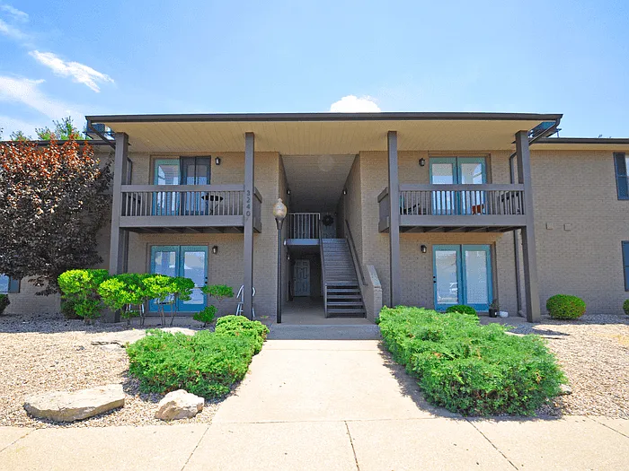 Flats at Hurstbourne — Photo 11