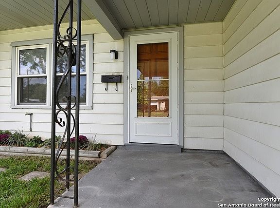 5th image of 342 Pilgrim Dr