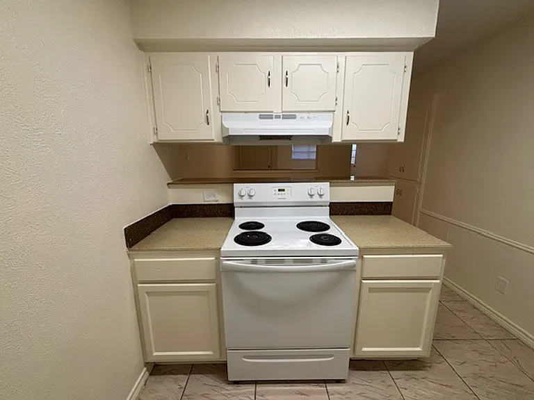 762 E Pecan St — Photo 2