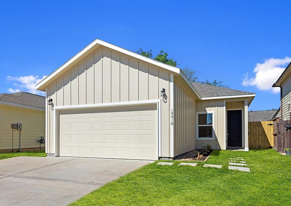 1st image of 19918 Great Elms Drive