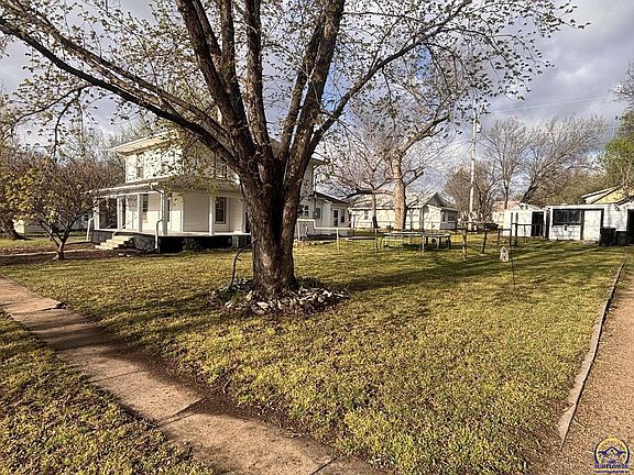 3rd image of 333 Pine Rd