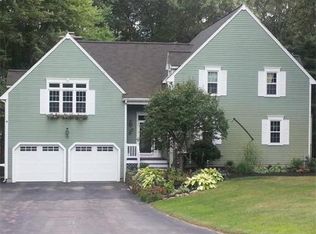 8 Crestview Dr, Mendon, MA 01756