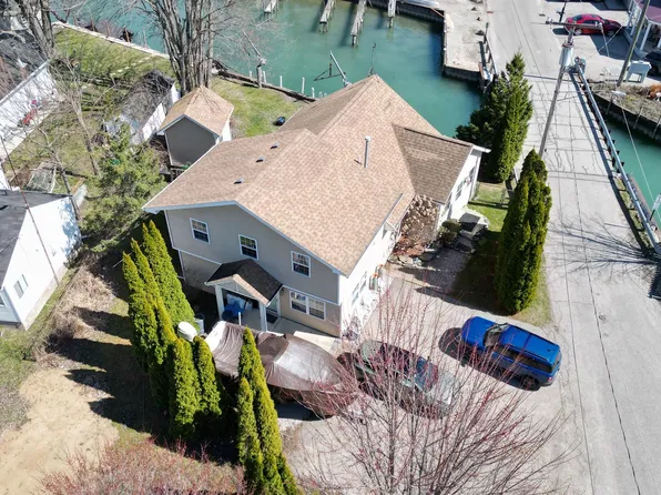 226 Roselawn St, Algonac, MI 48001