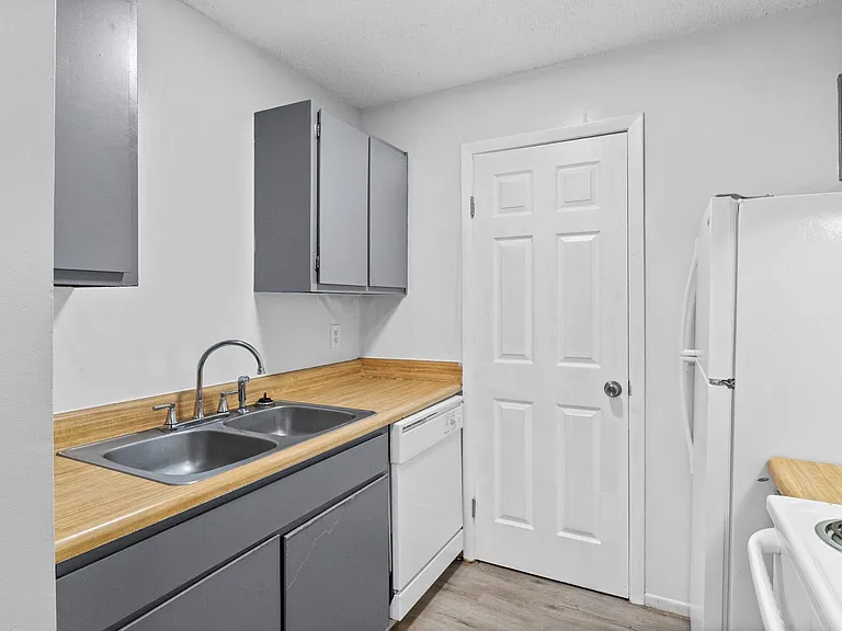 Fountainridge Apartments — Photo 34