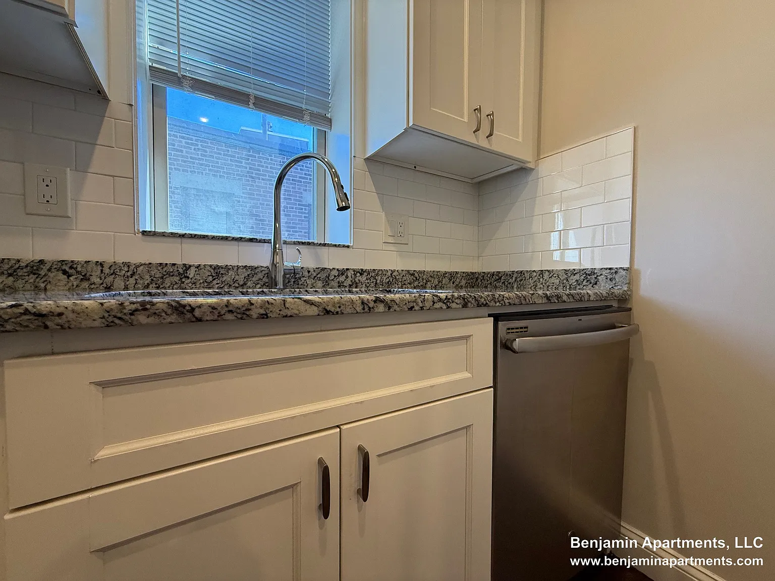 2 bed, 950 sqft, $3,595 — Photo 2