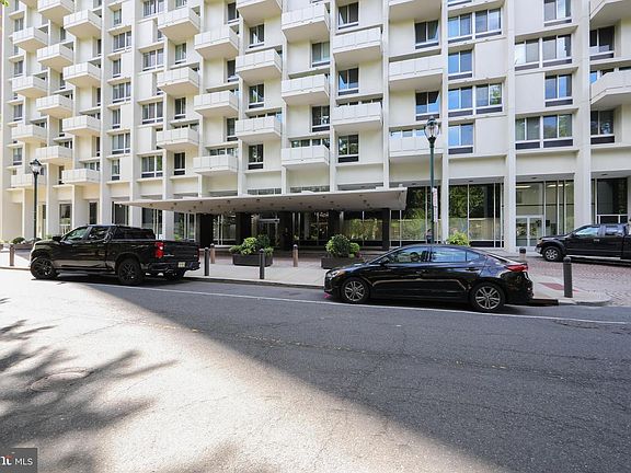4th image of 604 S Washington Sq APT 306