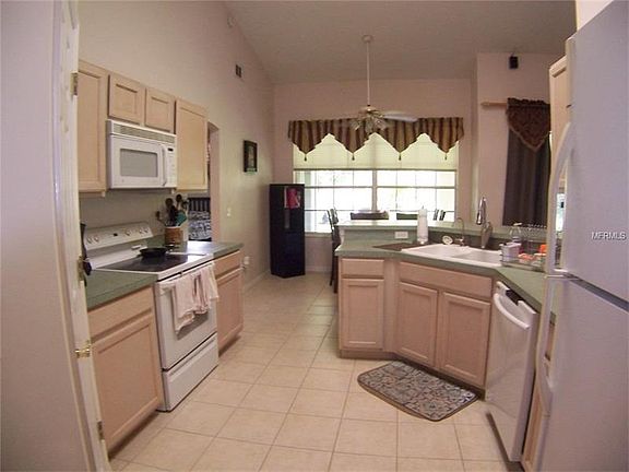 4th image of 2649 Fallbrook Dr