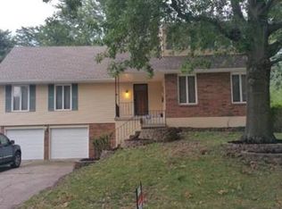 207 NE Country Ln, Lees Summit, MO 64086