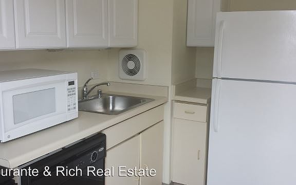 3rd image of 1250 N La Salle Dr