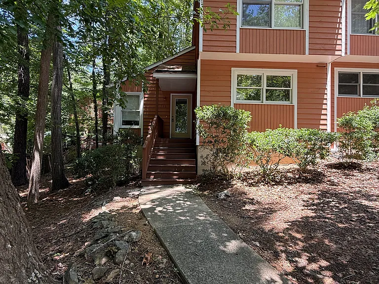 113 S Peak Dr — Photo 2