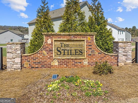 2nd image of 629 Mountaintop Rd