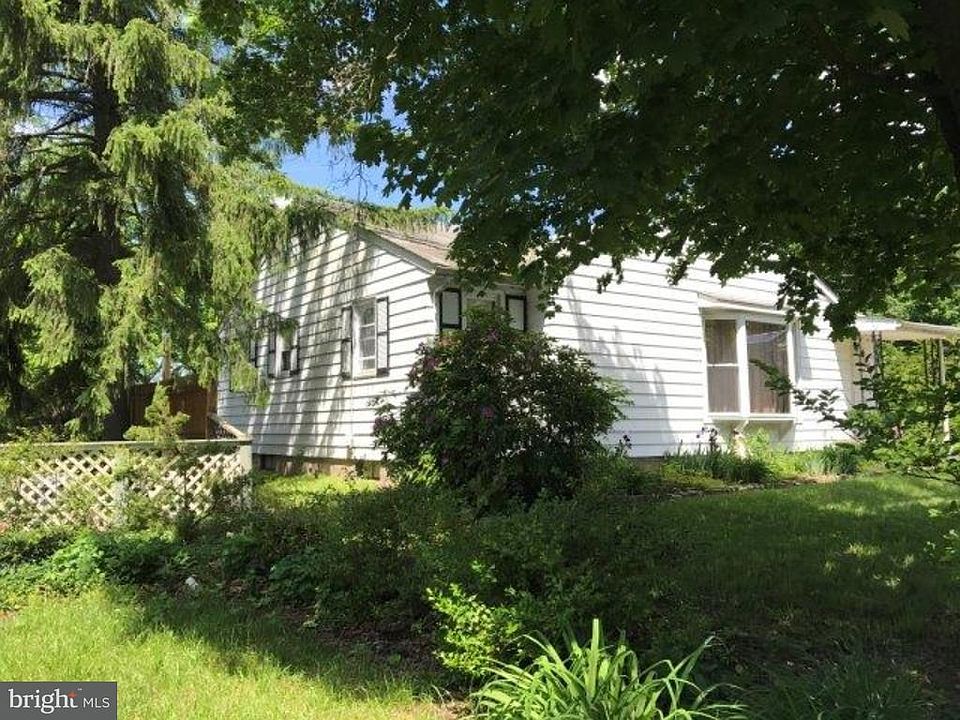 2nd image of 202 Washington St