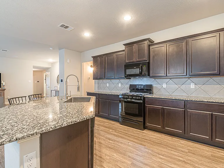 2569 McCrae — Photo 11
