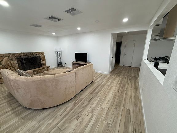 5th image of 136 Rawhide Ln