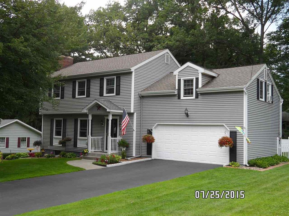 1st image of 4 Oakwood Dr