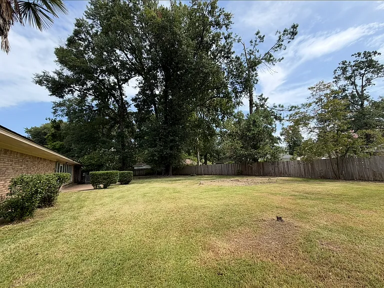 2102 Elmwood Dr — Photo 22