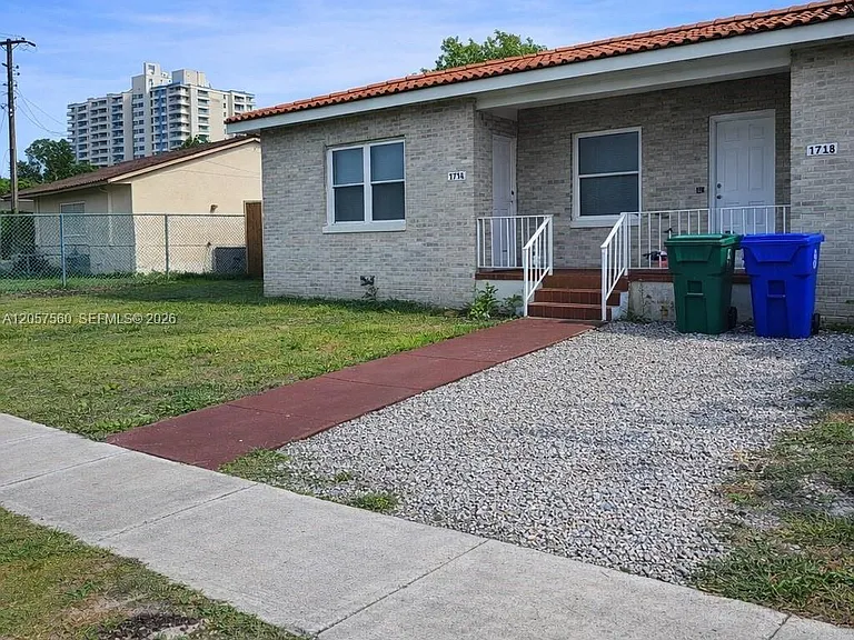 3110 SW 21st Ter #3110 — Photo 1