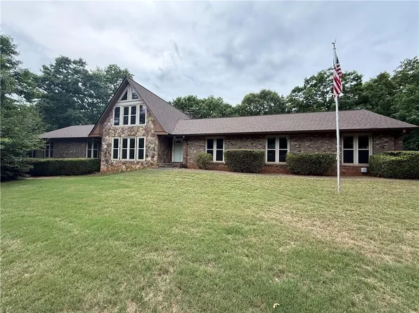 3135 Heritage Crossing Dr, Buford, GA 30519