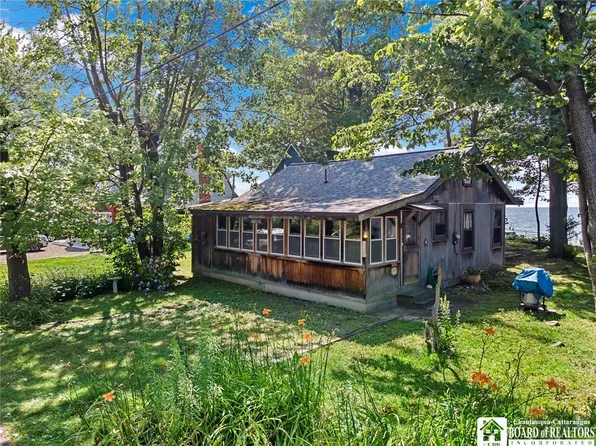 5568 Lakeside Blvd, Van Buren Pt, NY 14166