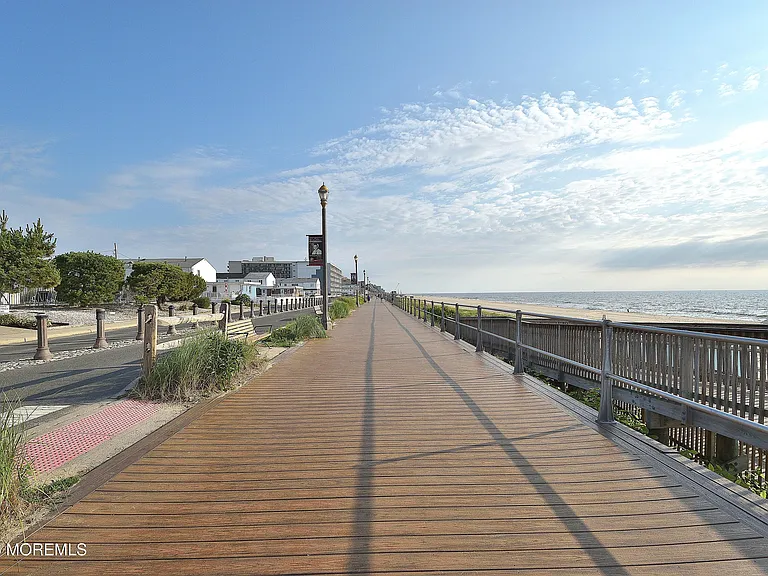 525 Ocean Blvd #106 — Photo 38