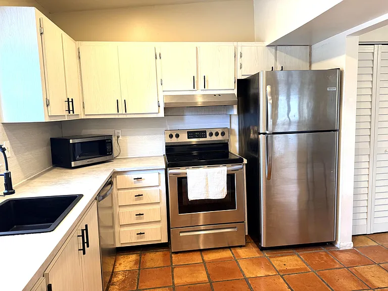301 N Pine Island Rd #265 — Photo 5