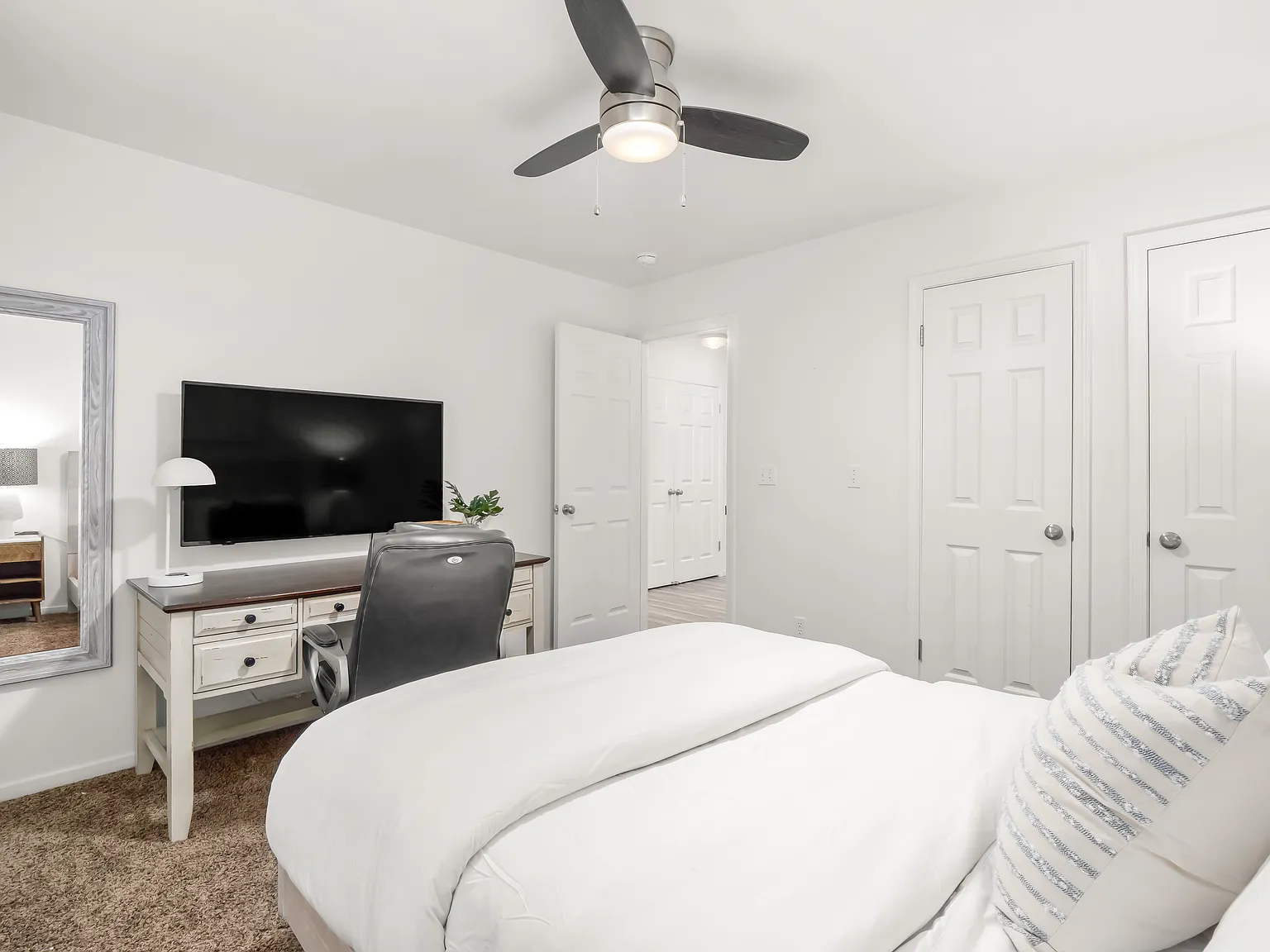 1126 N Purdue Ave — Photo 4