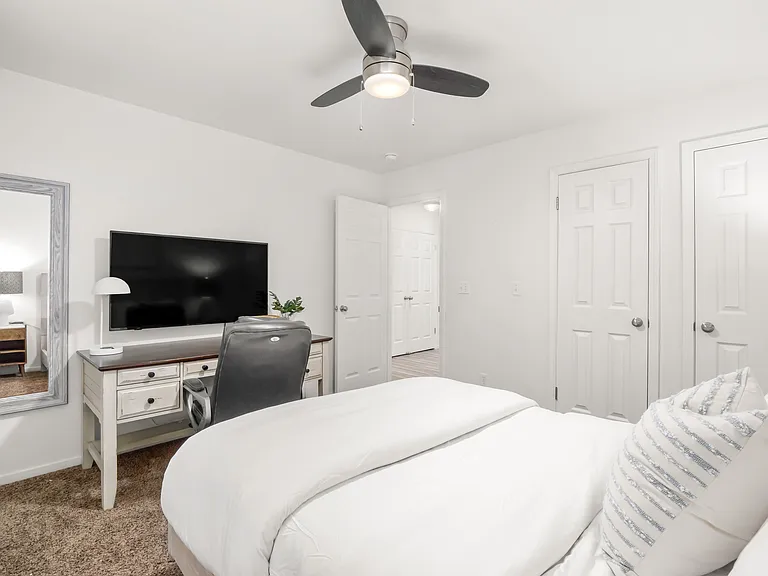 1126 N Purdue Ave — Photo 4