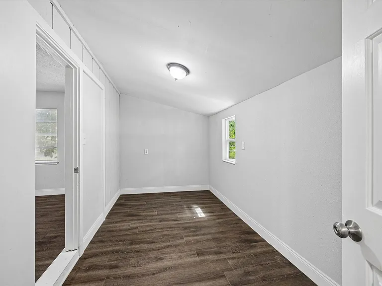 21197 Live Oak St — Photo 7