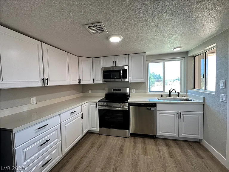 2590 N Murphy St — Photo 17