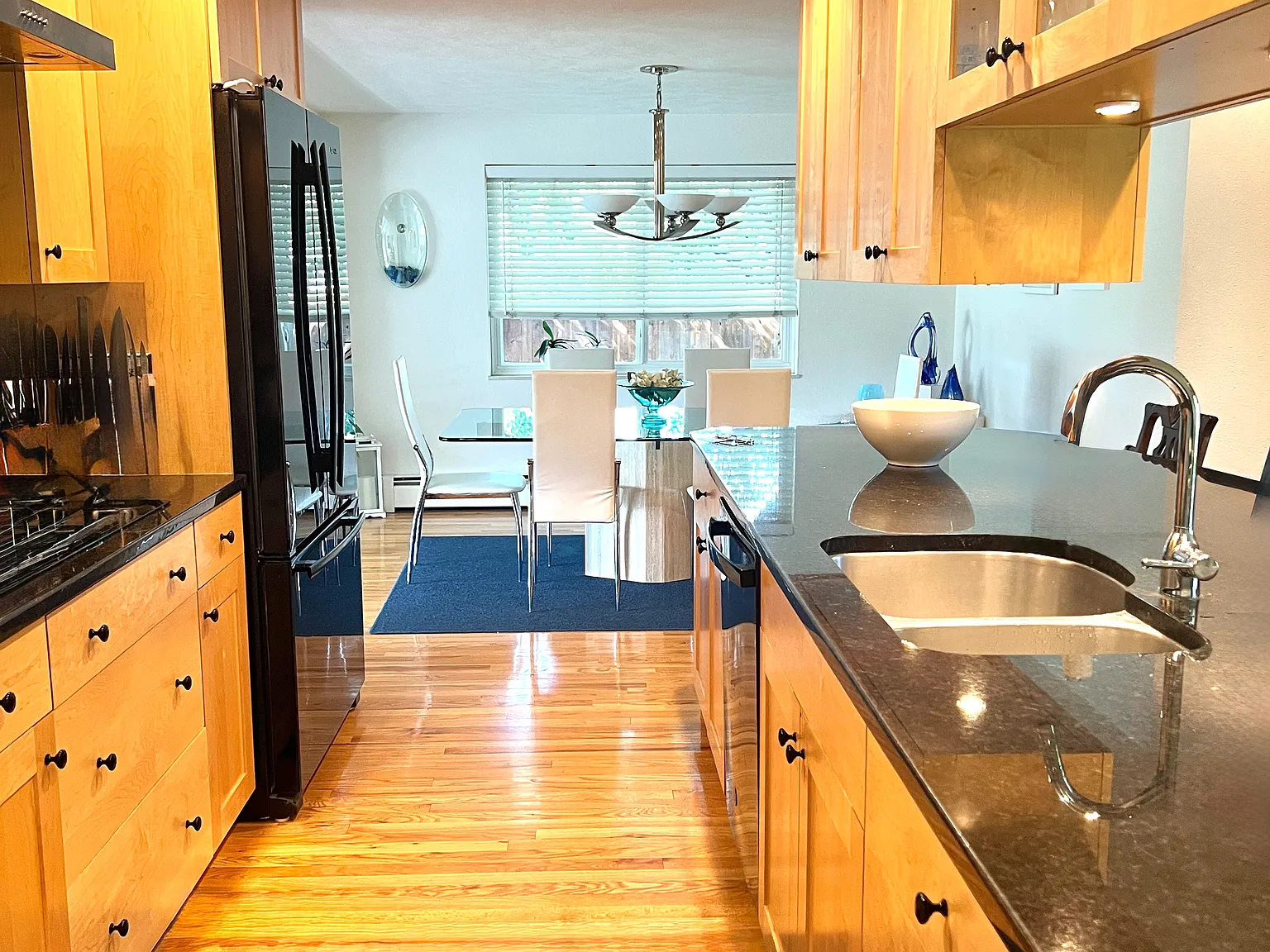4 bed, 2.5 bath, 3816 sqft, $4,800 — Photo 3