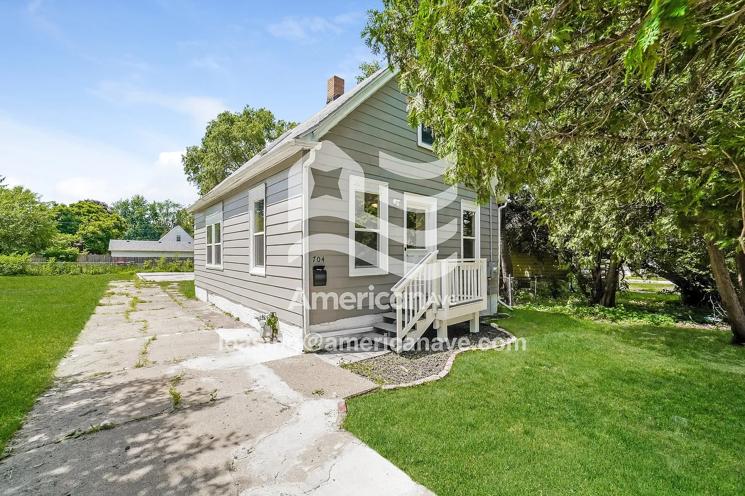 704 E Gift Ave photo 1
