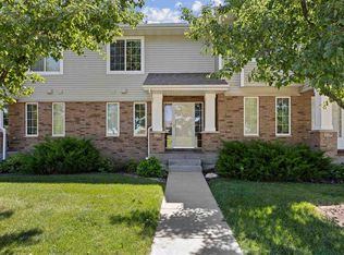 238 Broadmoor Ln, Iowa City, IA 52245