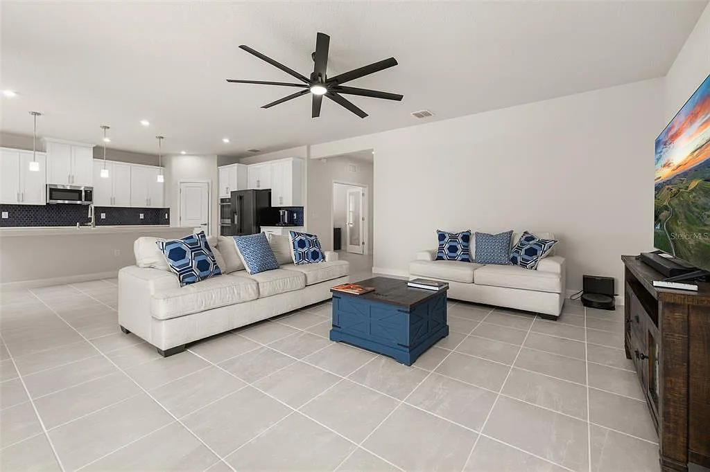 4 bed, 3.0 bath, 2505 sqft, $3,800 — Photo 3