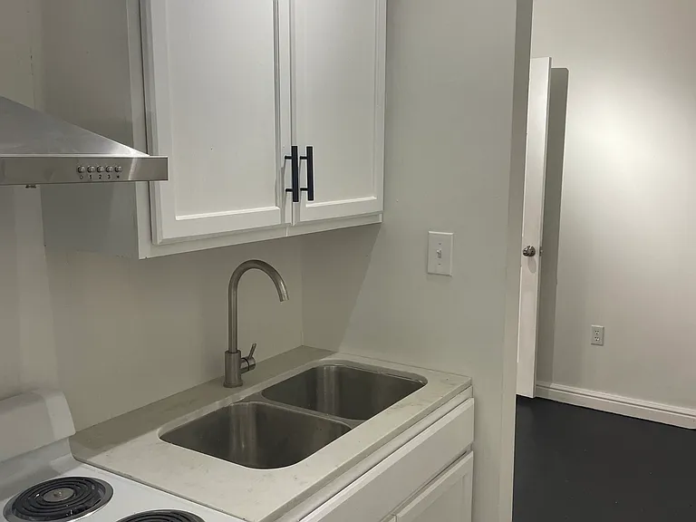 1804 N Mill St #6 — Photo 5