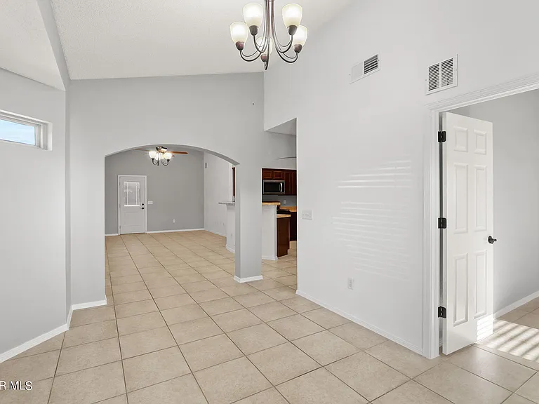 3269 Maple Point Dr — Photo 6