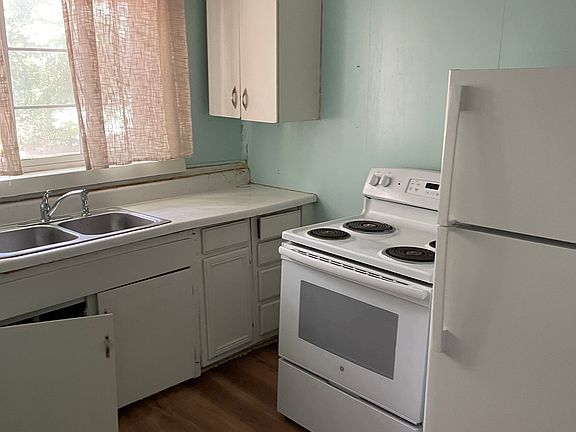 4th image of 300 W 5th St #2