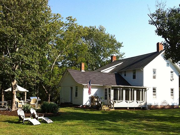 Screen porch backyard patio