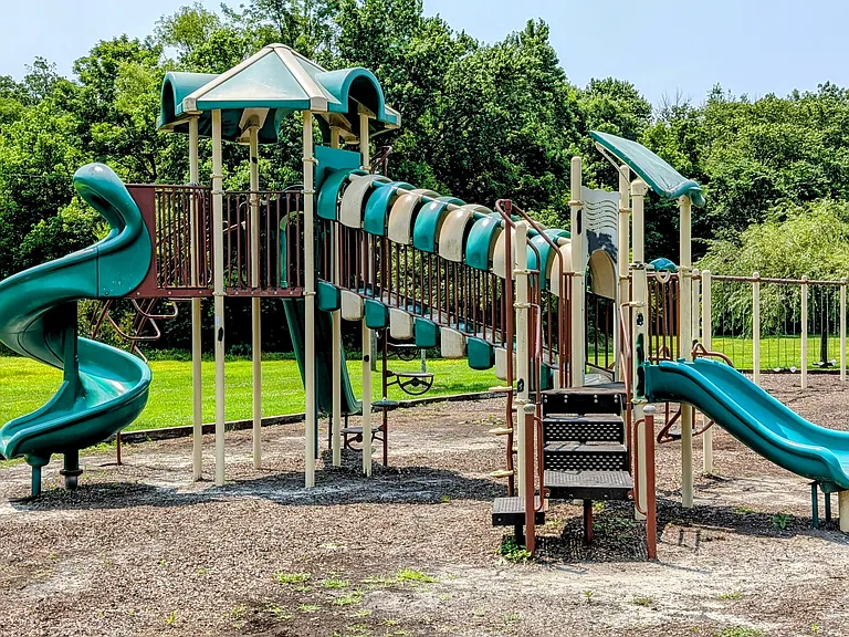 900 Mountain Creek Rd — Photo 17
