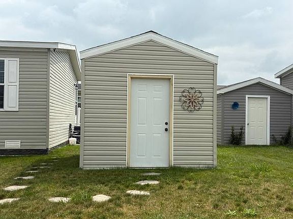 4th image of 57613 Fuller Ct