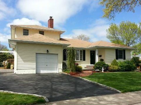 1st image of 31 Gainsboro Ln
