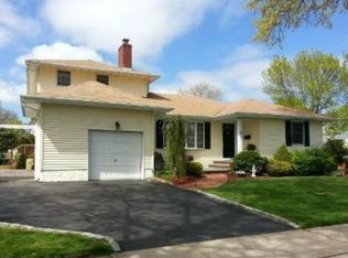 31 Gainsboro Ln, Syosset, NY 11791